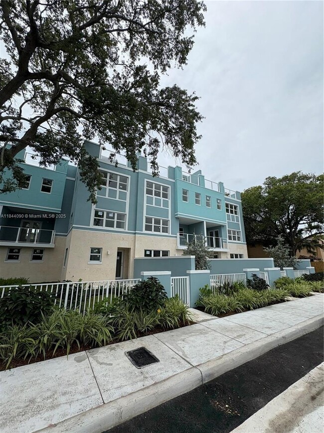 Photo - 824 SE 12th Ct