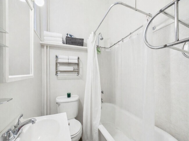 Photo - 825 N 26th St Unidad #1