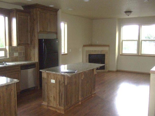 Otro - Craftline Townhomes