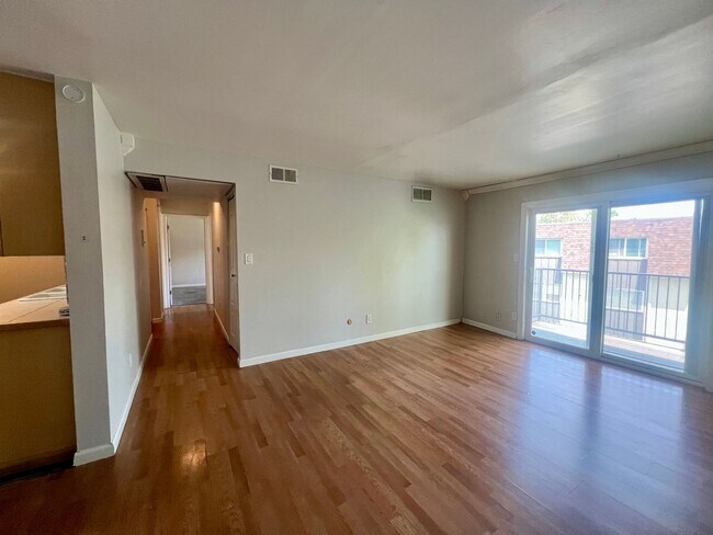 Photo - Spacious 2 Bed 1.5 Bath Condo in Hamden South Unit D4-303