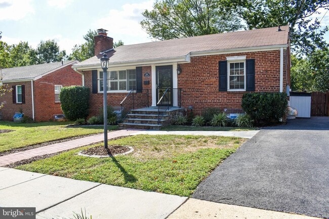 Photo - 304 Moncure Dr
