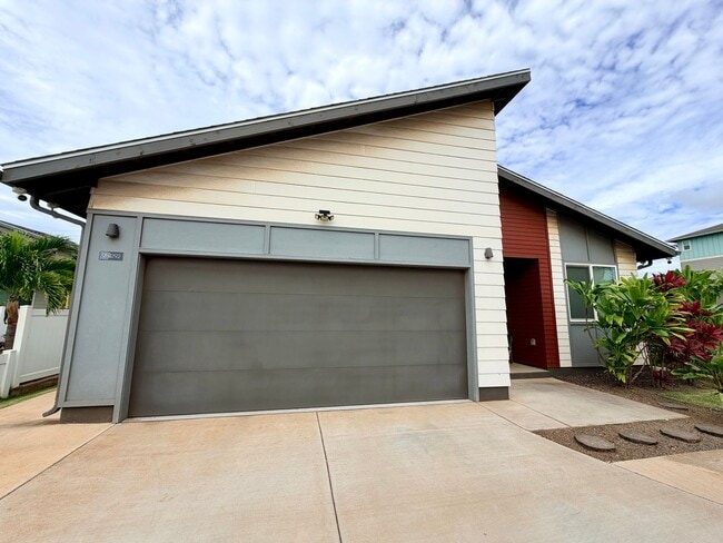Building Photo - Single-Family Home Available for Rent in Hoopili - Pet Friendly!