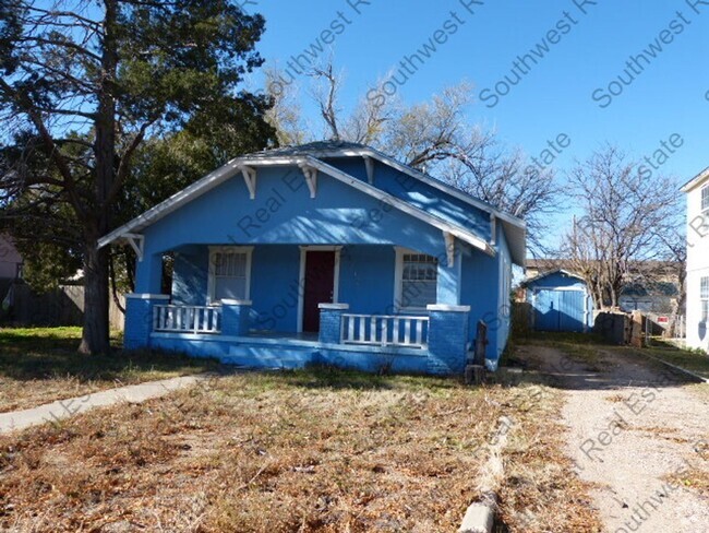 Building Photo - 2 bedroom 1 bath home with a 1 car garage.