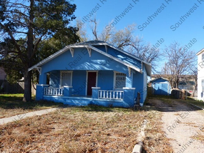 2 bedroom 1 bath home with a 1 car garage. - 2 bedroom 1 bath home with a 1 car garage.