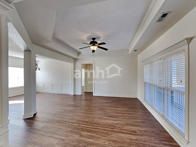 Photo - 572 Laurel Ln