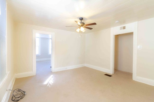 5628-02 Living Room - 5628 Jackson St