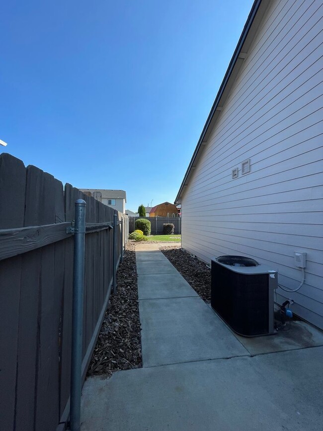 Photo - 609 S Harborview St