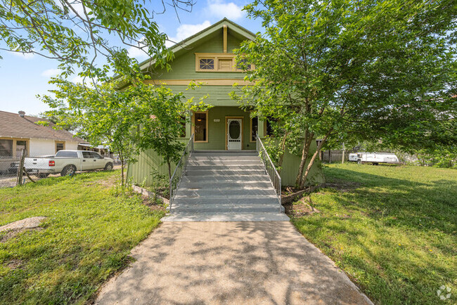 Building Photo - 433 Davilla St Rental