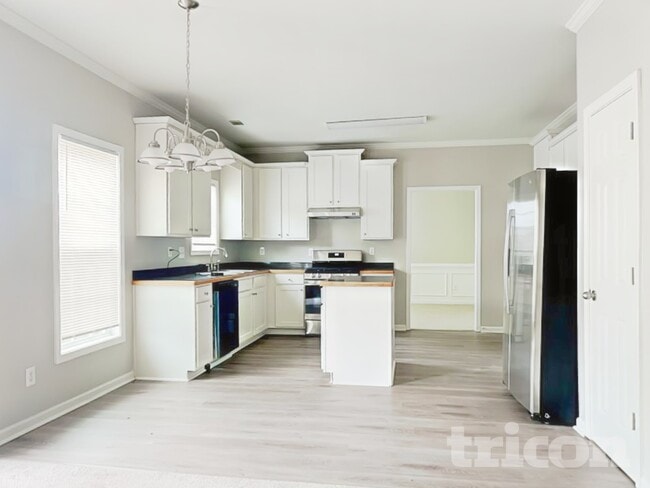 Photo - 824 Tibwin Pl SE