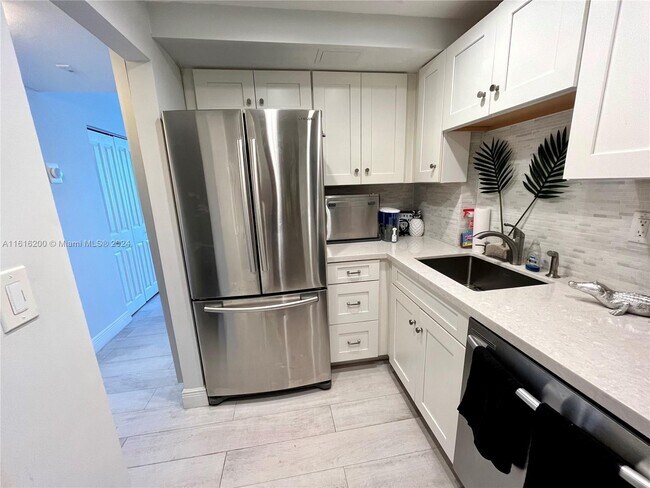 Photo - 2899 Collins Ave