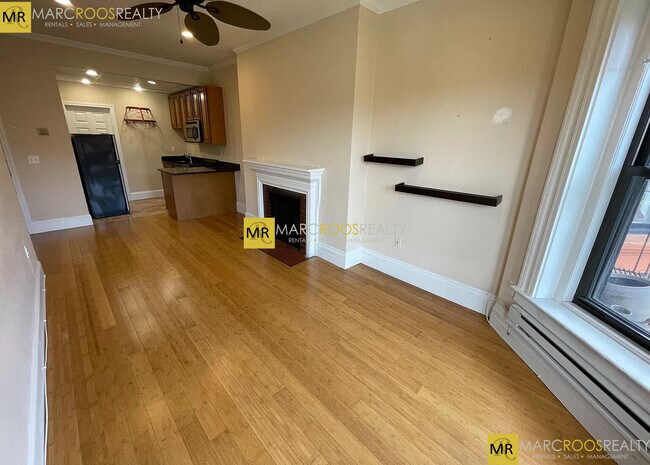 Photo - 256 Newbury St