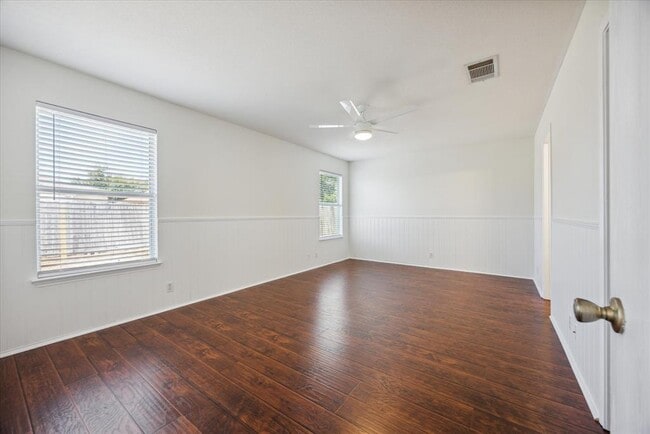 Photo - 108 Loryn Dr