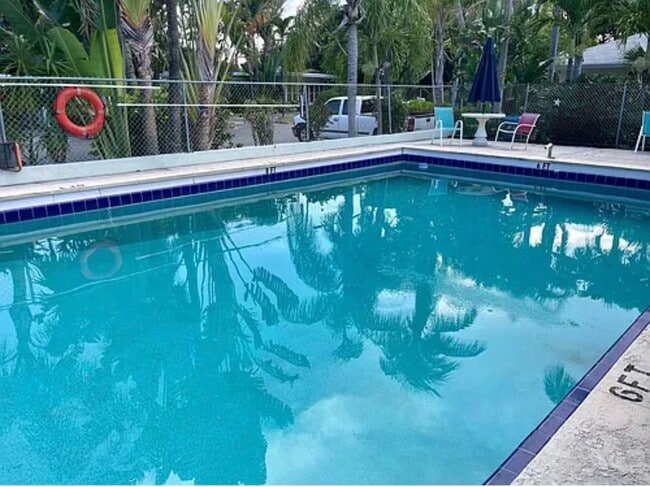 Photo - 656 Manor Dr Unit #1