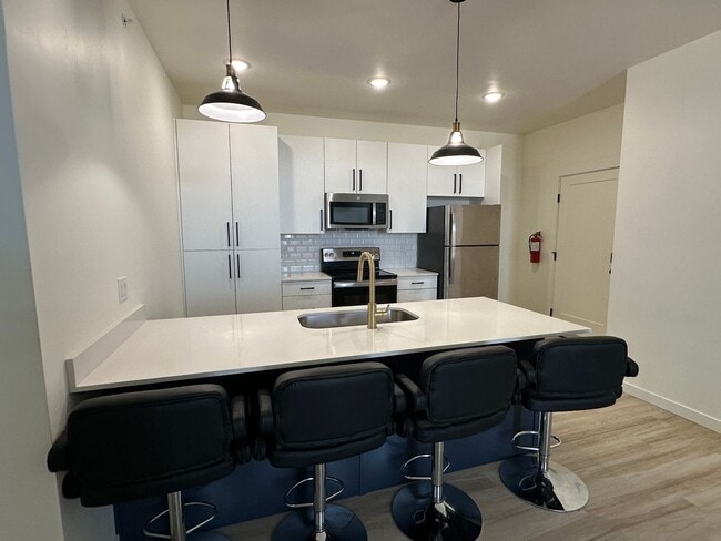 Building Photo - Stunning Furnished Top-Level Condo at Teton River Lofts in Rexburg Unit 1308