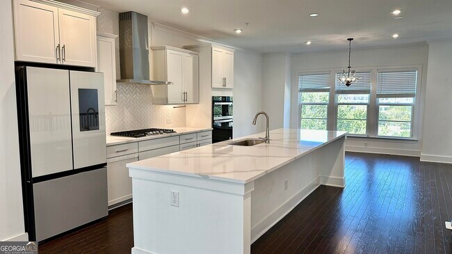 Photo - 533 Whitlox Rd NW