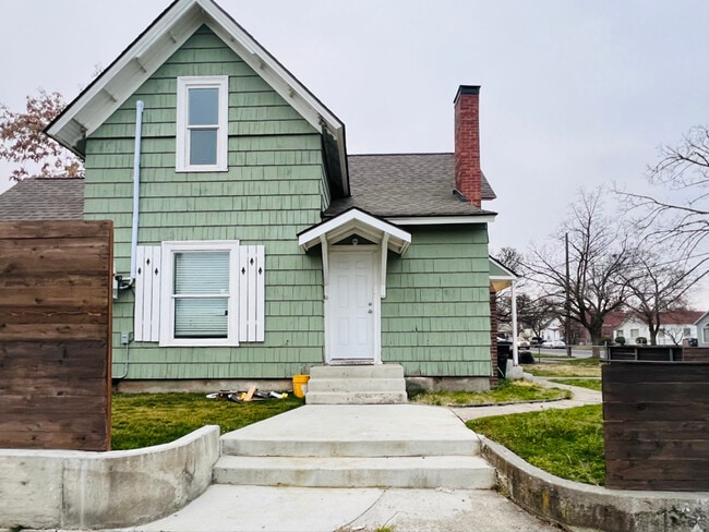 Photo - 260 W Chestnut St