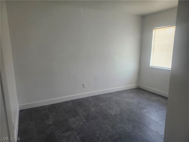 Photo - 3437 E Cheyenne Ave Unidad C
