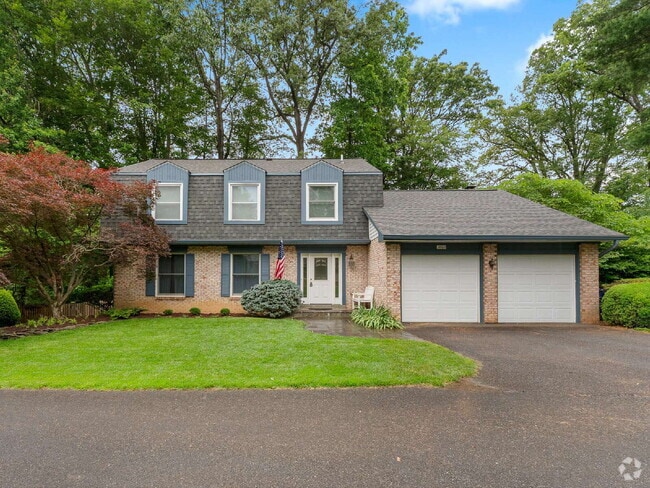 Building Photo - "Spacious 4-Bed Oasis with Scenic Views an... Rental