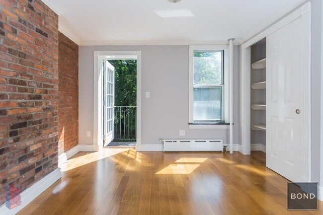 Building Photo - 118 E 7th St Unit 5W Rental