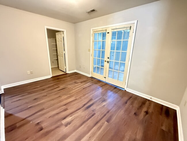 Photo - 2859 Wynterhall Rd SE