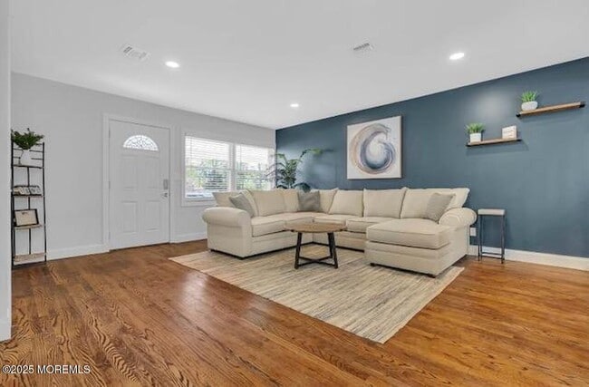 1143 Roe Ave