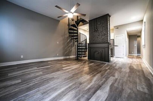 Photo - 625 Barret Ave