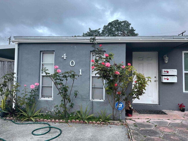 Building Photo - 401 SW 10th Terrace Rental