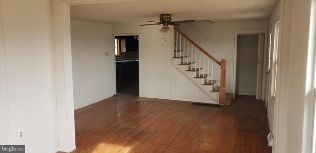 Photo - 19 Laverne Dr