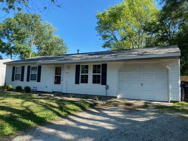 Updated 3 Bedroom House With Large Fenced-... - Updated 3 Bedroom House With Large Fenced-...