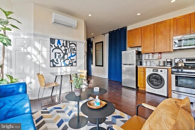 Photo - 1836 Delancey St Unit 3