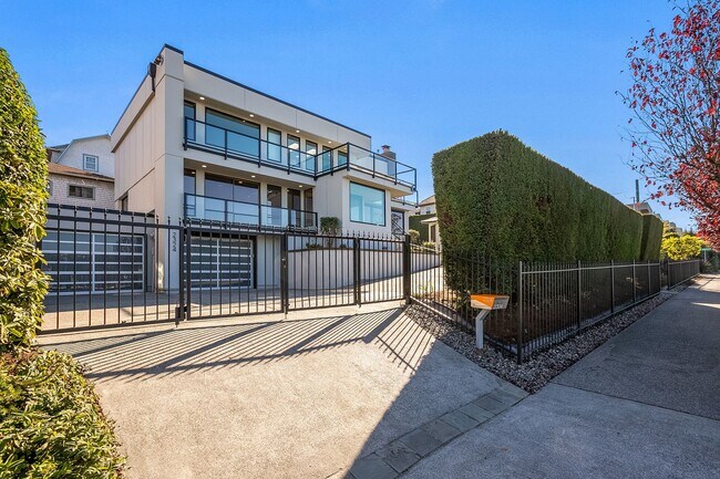 Photo - Luxury Air-Conditioned North Capitol Hill ...