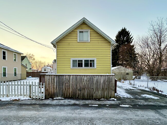 Photo - 715 Rear Mabel St