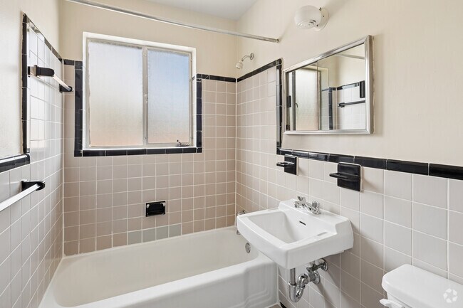 2BR, 1BA - 799SF - Bathroom