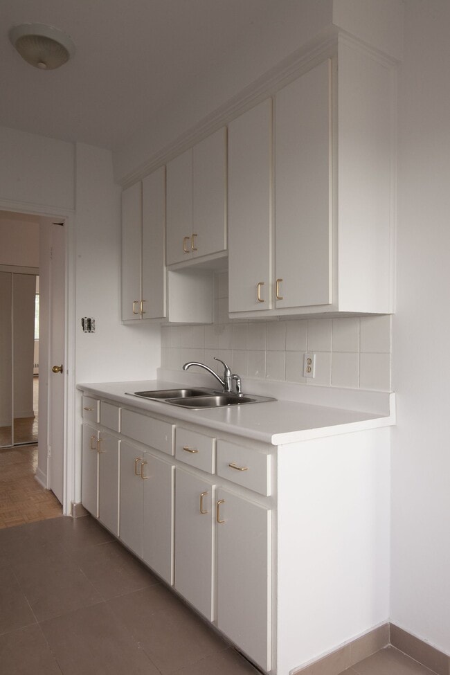 Photo - 809 Av. Bloomfield Unit 502