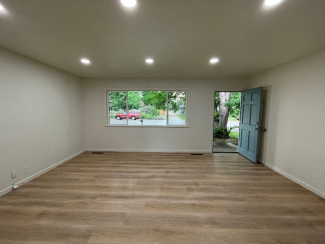 Photo - 2405 Tamarac Dr