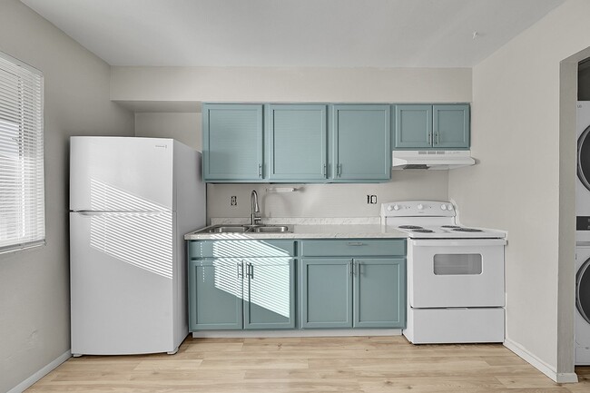 Photo - UPDATED 2bed 1bath duplex with fenced yard, WASHER + DRYER