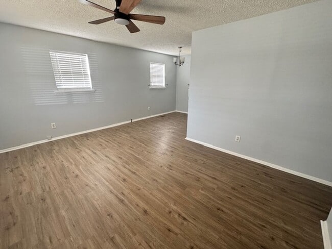 Photo - 409 Brown St