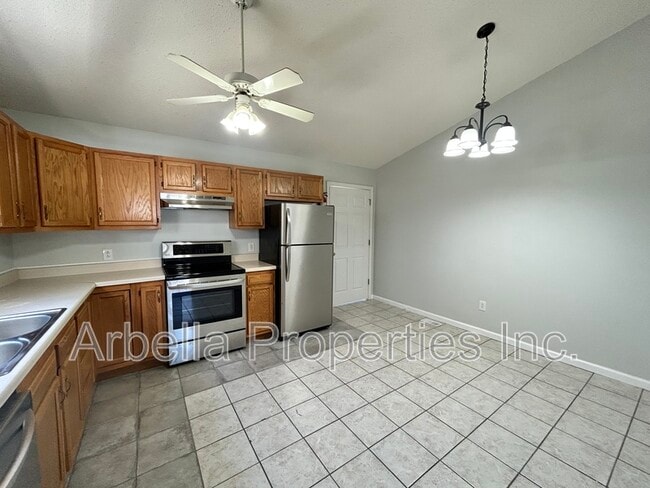 Photo - 104 St James Pl