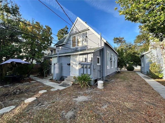 Building Photo - 727 Dartmoor St N Unit 301