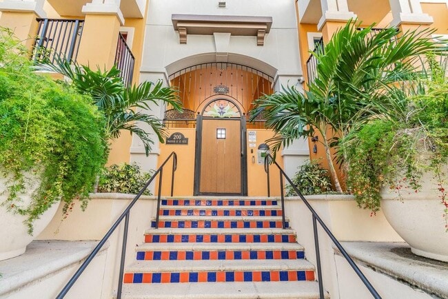 Photo - 200 4th Ave S Unidad 318