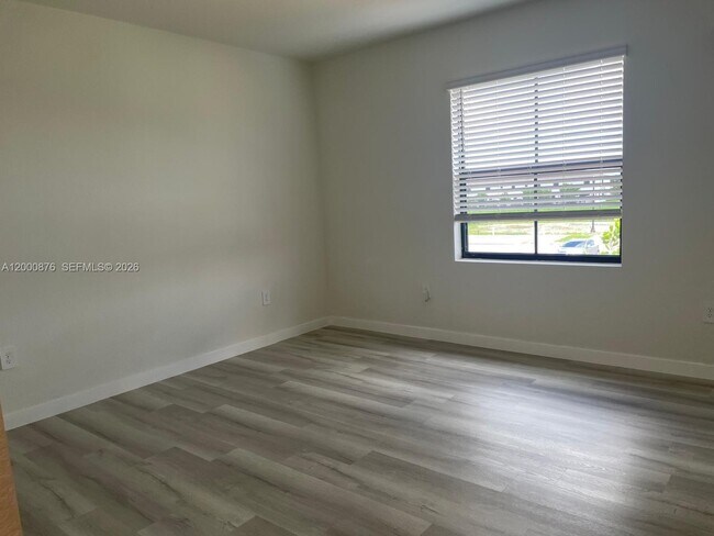 Building Photo - 1386 NE 3rd Ave