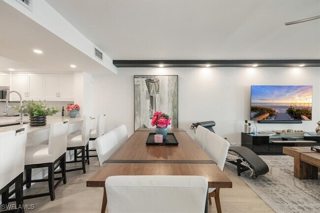 Photo - 800 River Point Dr