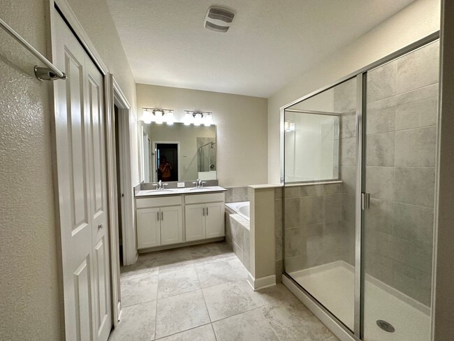 Photo - 4 Bed 3.5 Bath Townhouse for rent in Storey Lake