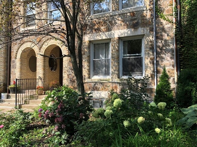 Photo - 318 Tappan St Unit 3Furni