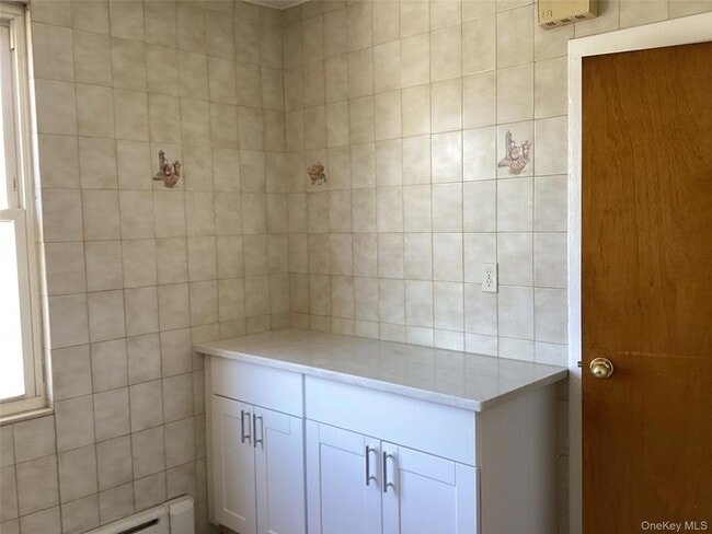 Photo - 61-24 169th St