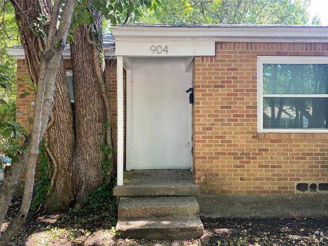 Building Photo - 904 Denton St Rental