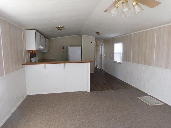 Photo - 114 Colonial Ct