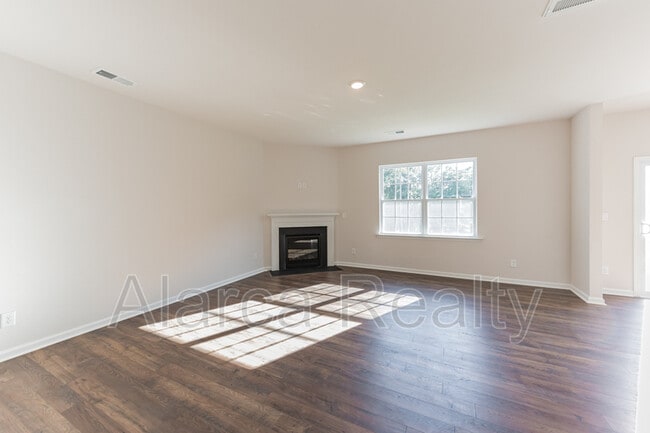 Photo - 114 Sequoia Frst Dr