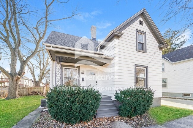 Photo - 1715 Albert St