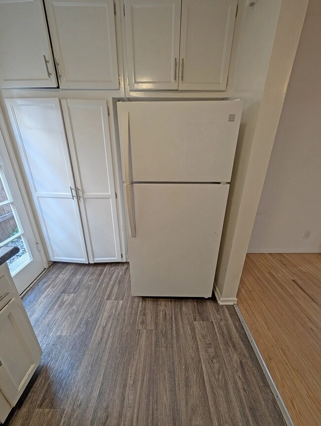 Photo - 1532 S Bundy Dr Unit B